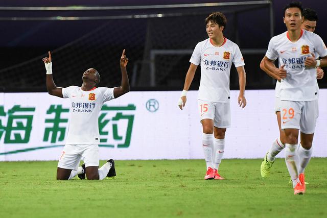 周琦25+22广东险胜福建 张帆17分北控大胜四川